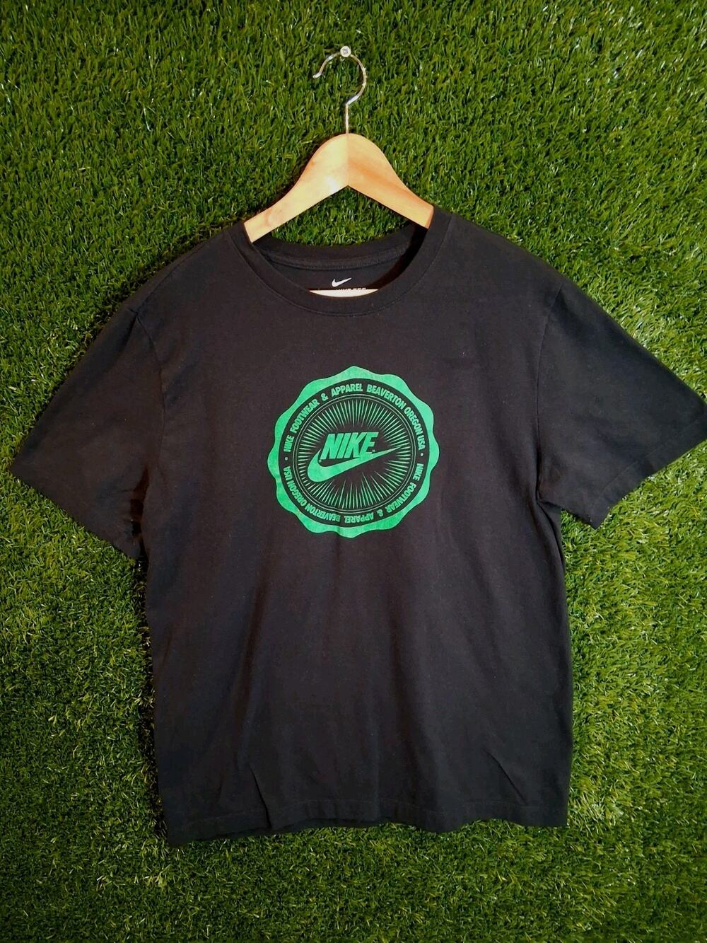 Nike The Nike Tee Men’s Medium Black T-Shirt Green Graphic Beaverton Oregon Logo